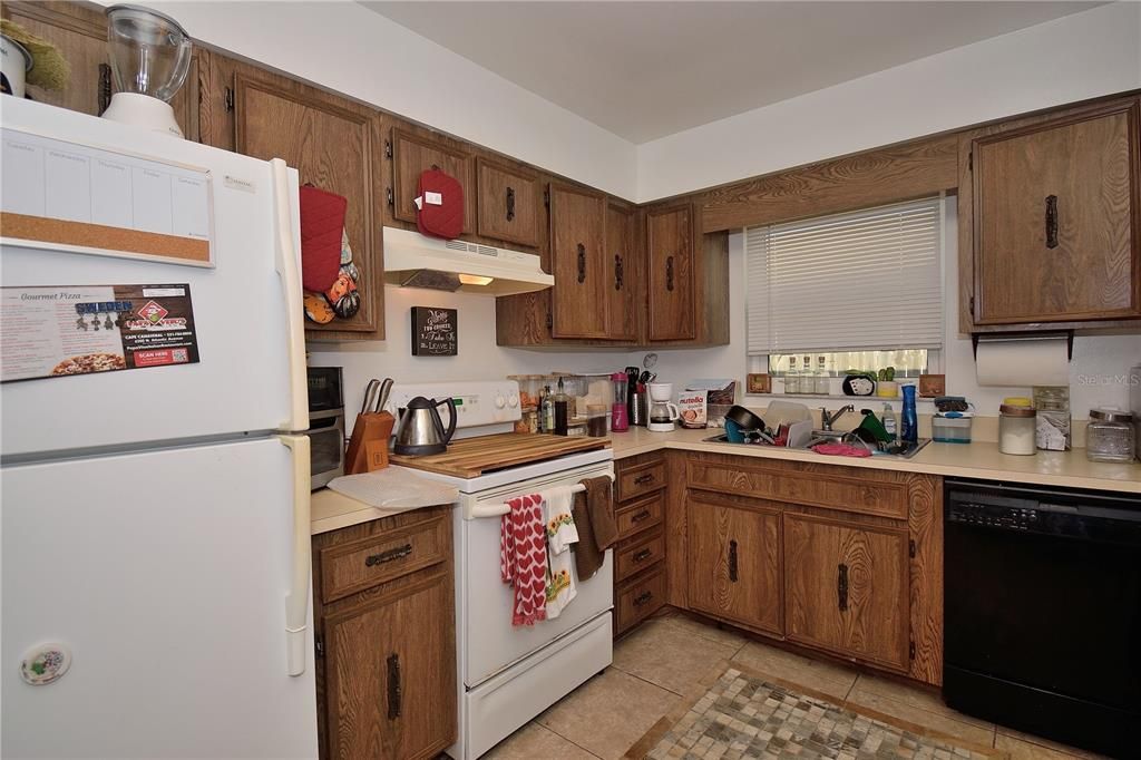 待售: $285,000 (2 贝兹, 2 浴室, 1076 平方英尺)