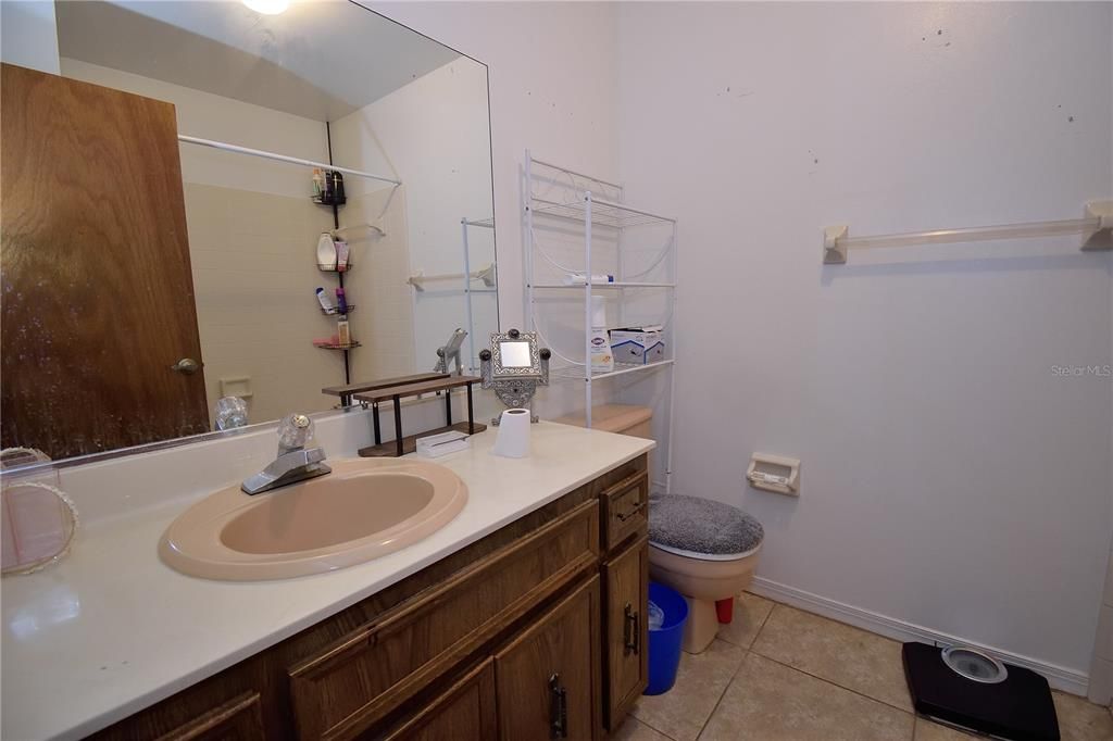 待售: $285,000 (2 贝兹, 2 浴室, 1076 平方英尺)