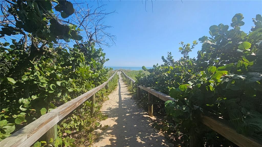 待售: $285,000 (2 贝兹, 2 浴室, 1076 平方英尺)