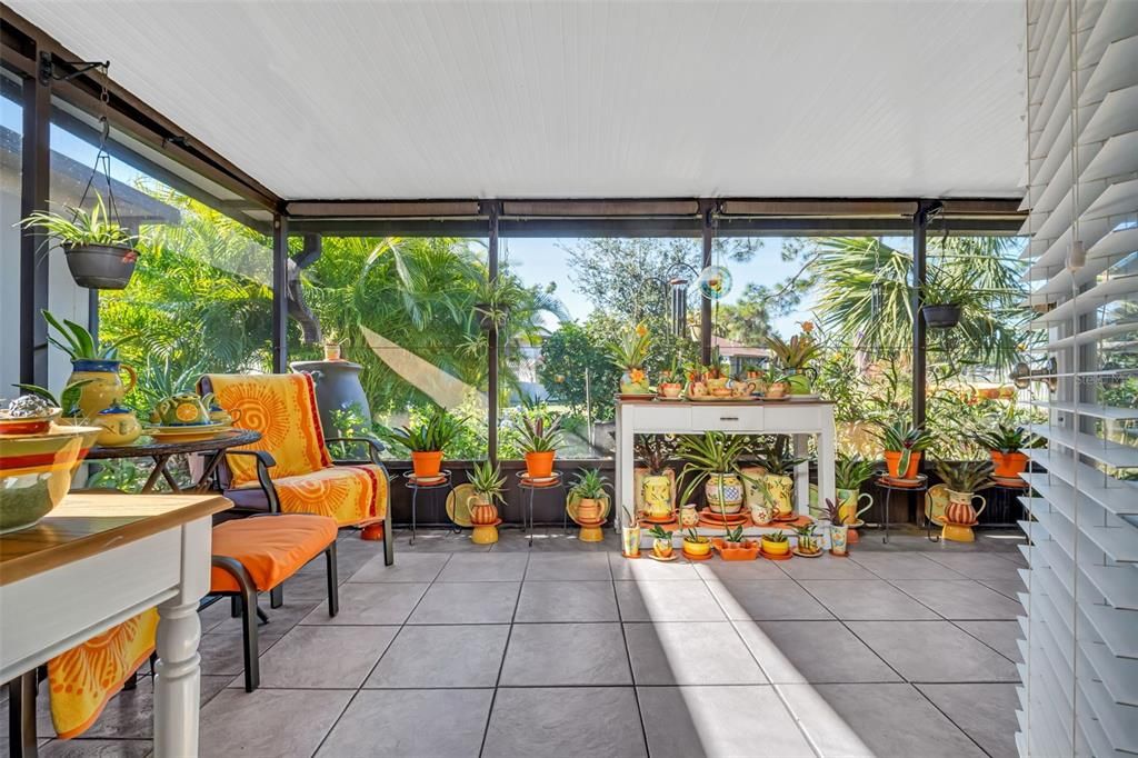 For Sale: $289,900 (2 beds, 2 baths, 1076 Square Feet)