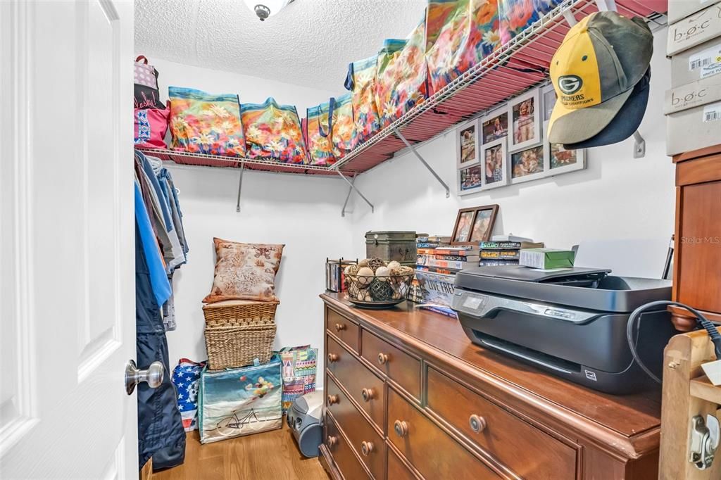 For Sale: $289,900 (2 beds, 2 baths, 1076 Square Feet)