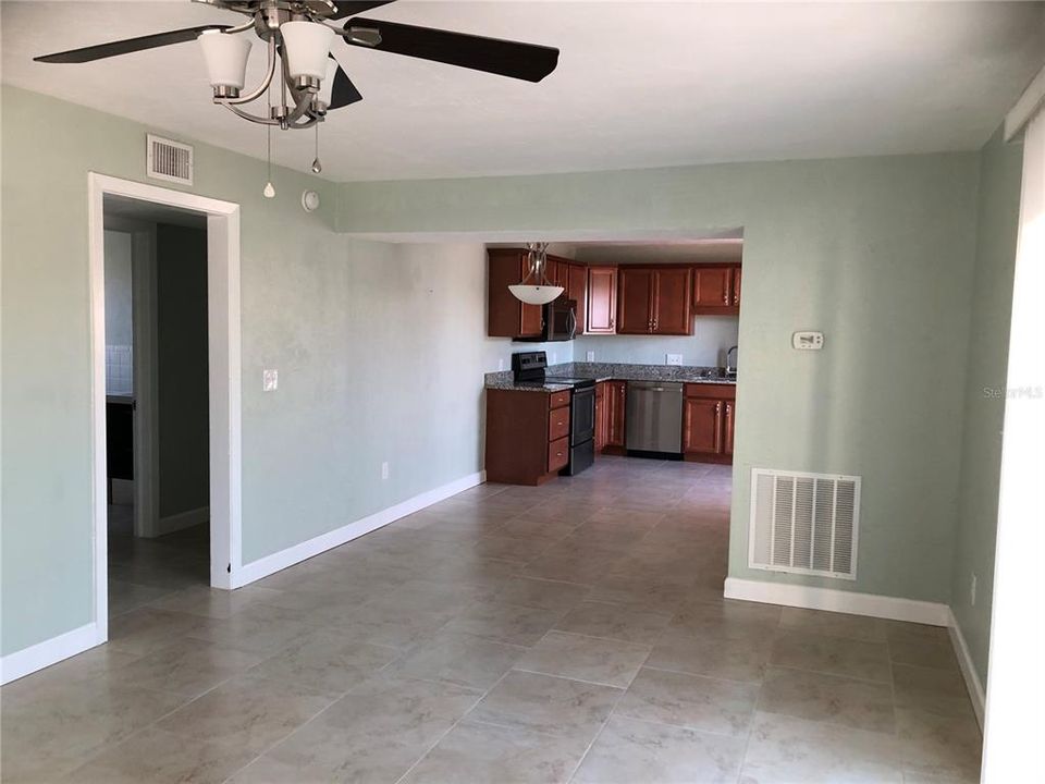 For Rent: $1,750 (2 beds, 1 baths, 650 Square Feet)