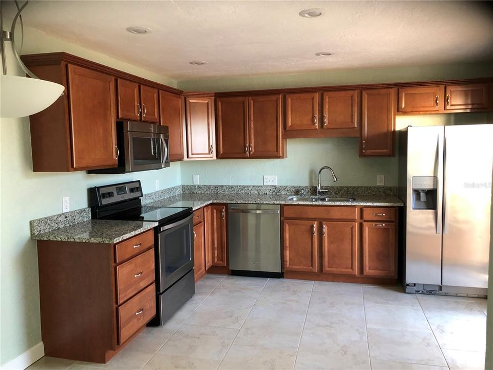 For Rent: $1,750 (2 beds, 1 baths, 650 Square Feet)