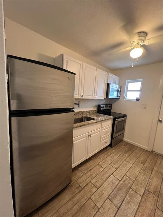 For Sale: $330,000 (5 beds, 2 baths, 1432 Square Feet)