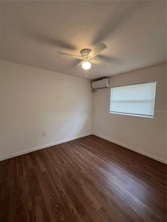 For Sale: $330,000 (5 beds, 2 baths, 1432 Square Feet)