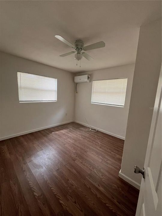 For Sale: $330,000 (5 beds, 2 baths, 1432 Square Feet)