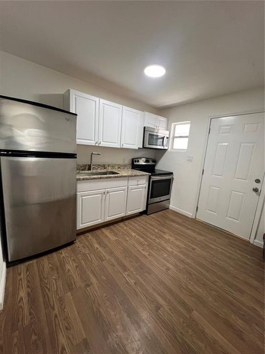 For Sale: $330,000 (5 beds, 2 baths, 1432 Square Feet)