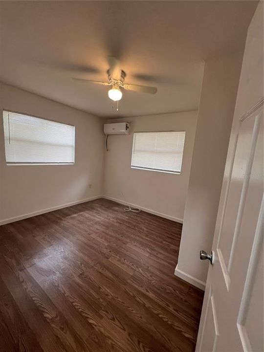 For Sale: $330,000 (5 beds, 2 baths, 1432 Square Feet)