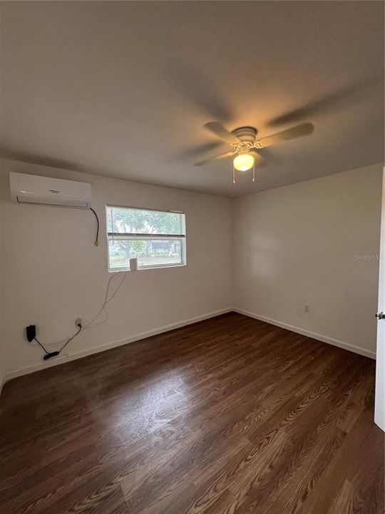 For Sale: $330,000 (5 beds, 2 baths, 1432 Square Feet)