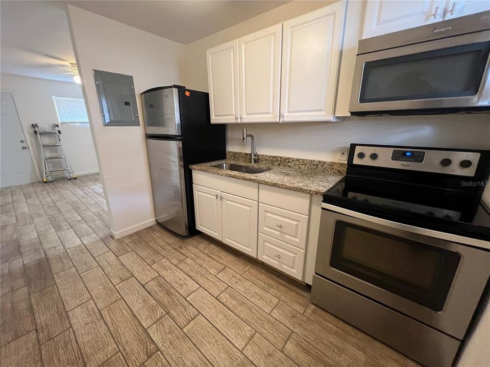 For Sale: $330,000 (5 beds, 2 baths, 1432 Square Feet)
