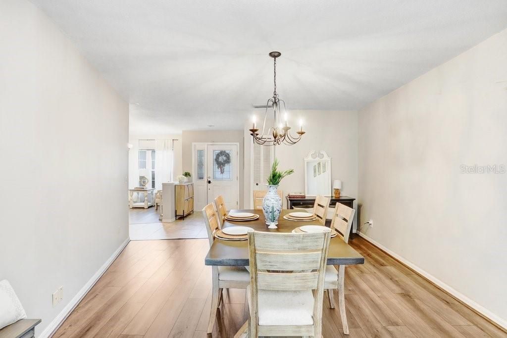 待售: $435,000 (4 贝兹, 2 浴室, 2021 平方英尺)