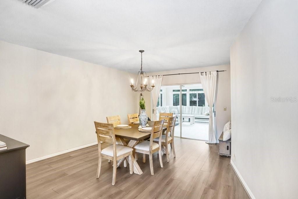 待售: $435,000 (4 贝兹, 2 浴室, 2021 平方英尺)