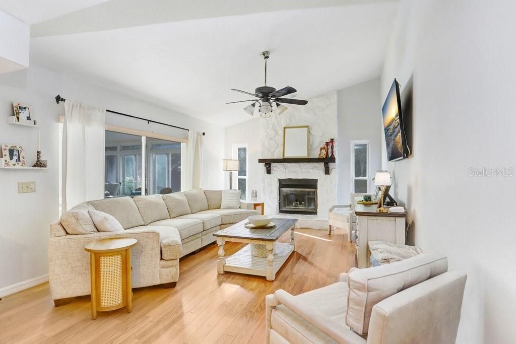 待售: $435,000 (4 贝兹, 2 浴室, 2021 平方英尺)