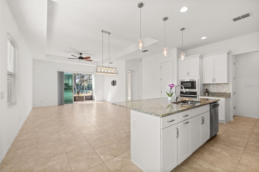 На продажу: $349,990 (2 спален, 2 ванн, 1437 Квадратных фут)