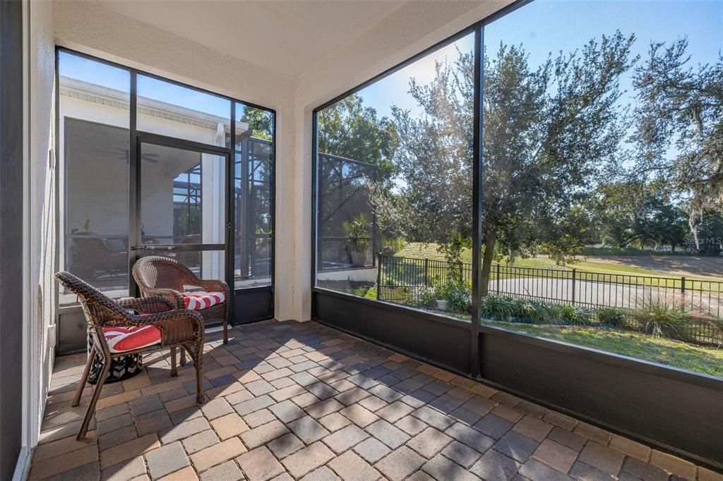 На продажу: $349,990 (2 спален, 2 ванн, 1437 Квадратных фут)