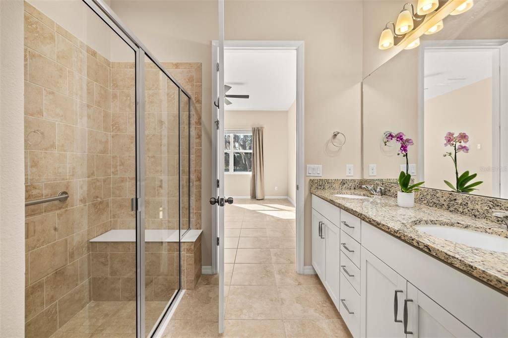 На продажу: $349,990 (2 спален, 2 ванн, 1437 Квадратных фут)