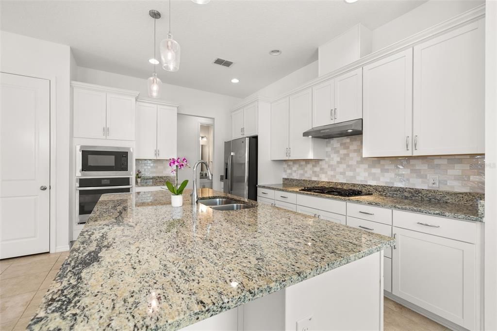 На продажу: $349,990 (2 спален, 2 ванн, 1437 Квадратных фут)