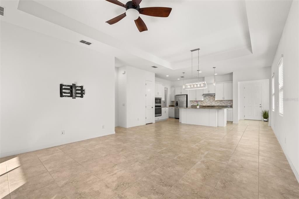 На продажу: $349,990 (2 спален, 2 ванн, 1437 Квадратных фут)