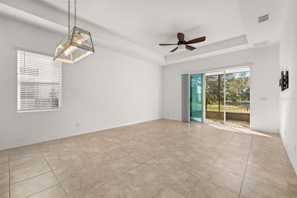 На продажу: $349,990 (2 спален, 2 ванн, 1437 Квадратных фут)