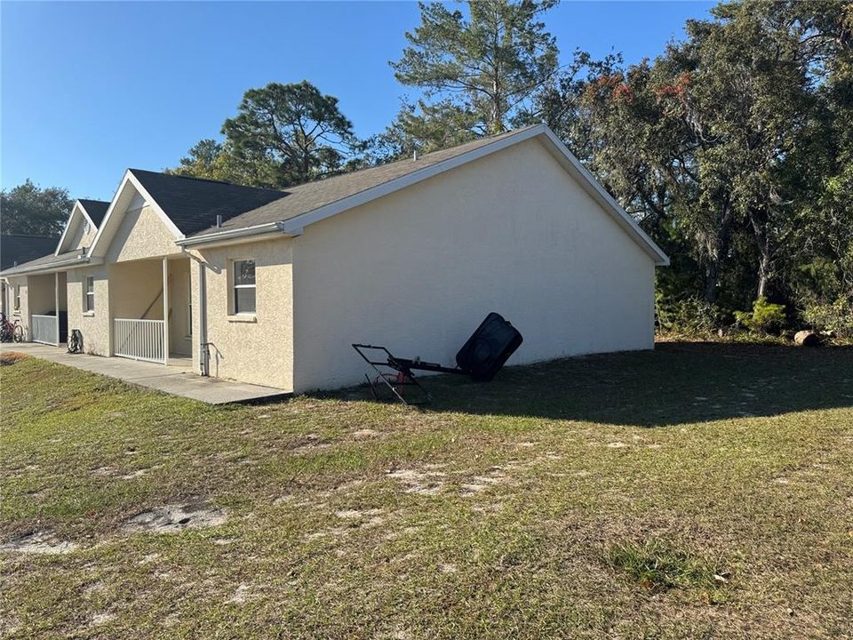 出租: $1,200 (2 贝兹, 1 浴室, 1000 平方英尺)