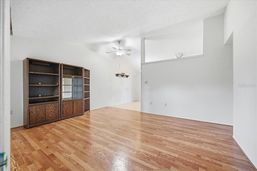 На продажу: $235,000 (2 спален, 2 ванн, 969 Квадратных фут)