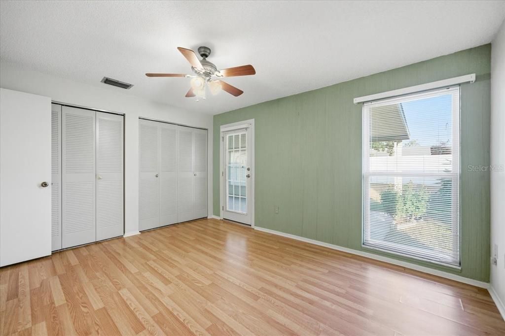 На продажу: $235,000 (2 спален, 2 ванн, 969 Квадратных фут)