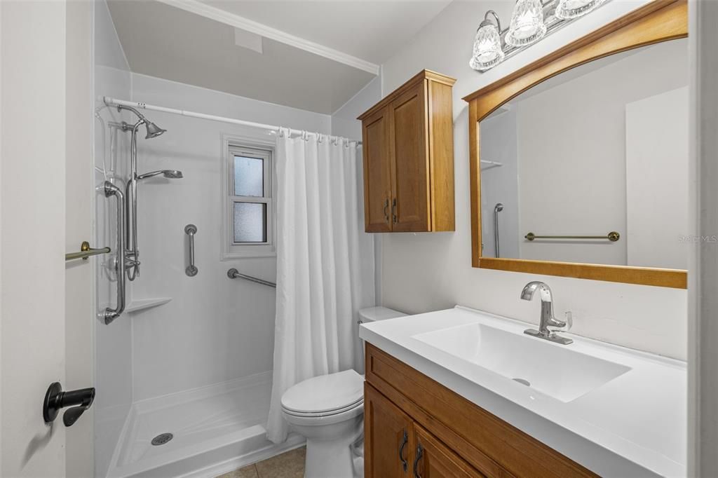 待售: $375,000 (2 贝兹, 1 浴室, 1294 平方英尺)