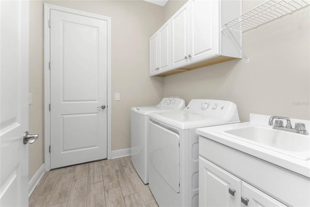 For Sale: $575,000 (3 beds, 2 baths, 2236 Square Feet)