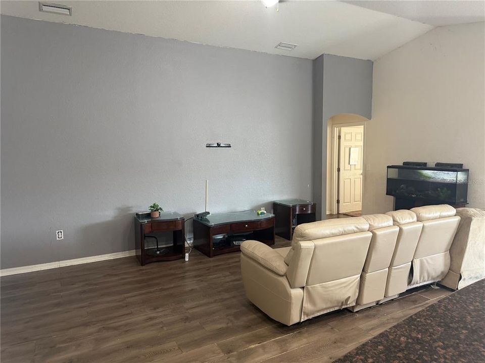 En Venta: $290,000 (4 camas, 2 baños, 1749 Pies cuadrados)