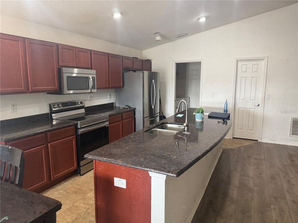 En Venta: $290,000 (4 camas, 2 baños, 1749 Pies cuadrados)