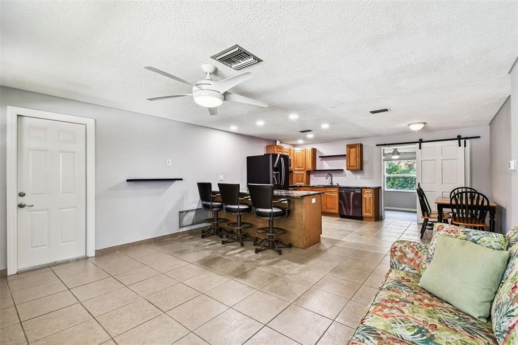 For Sale: $389,900 (3 beds, 2 baths, 1158 Square Feet)