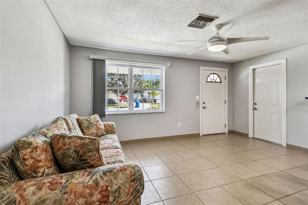 For Sale: $389,900 (3 beds, 2 baths, 1158 Square Feet)