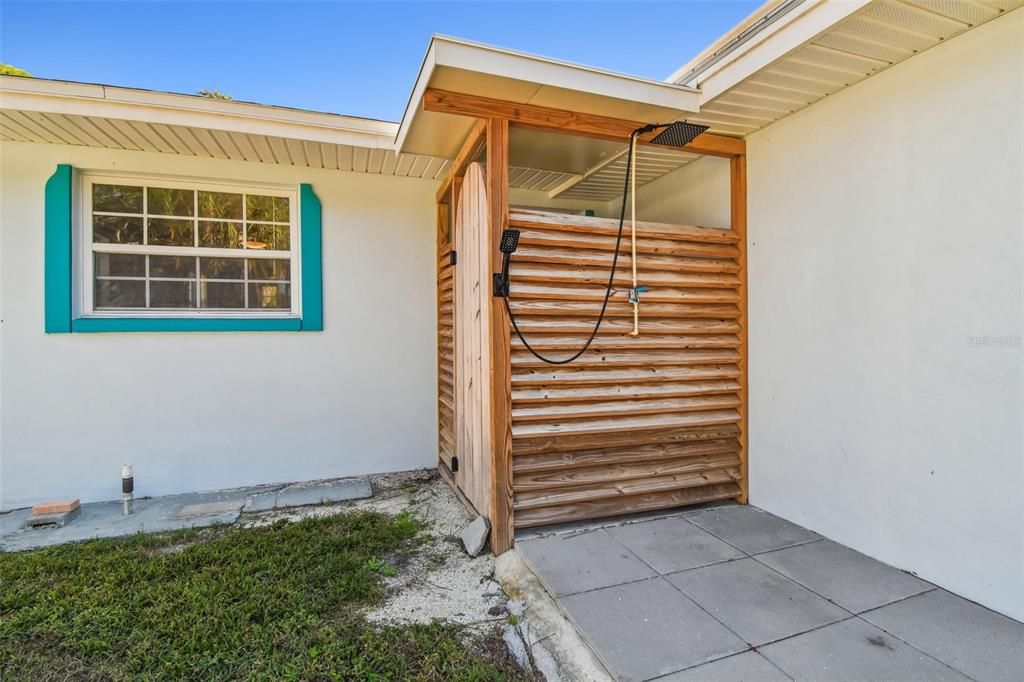 For Sale: $389,900 (3 beds, 2 baths, 1158 Square Feet)