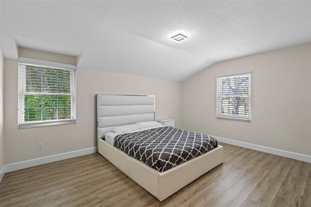 待售: $1,499,999 (4 贝兹, 3 浴室, 2530 平方英尺)