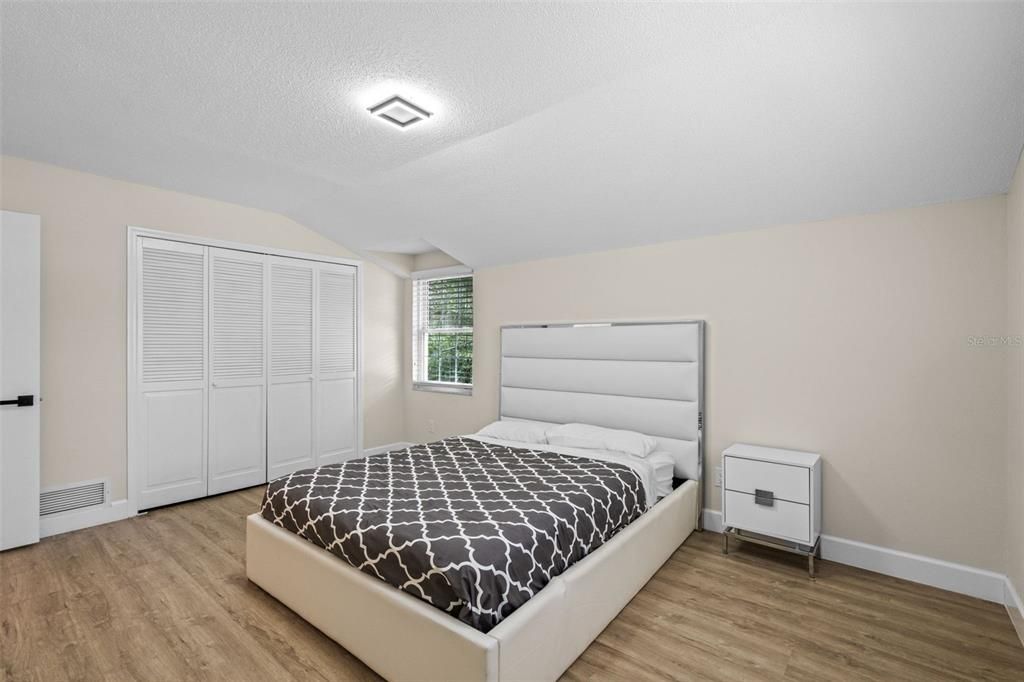 待售: $1,499,999 (4 贝兹, 3 浴室, 2530 平方英尺)