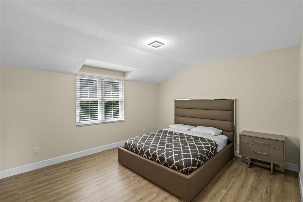 待售: $1,499,999 (4 贝兹, 3 浴室, 2530 平方英尺)