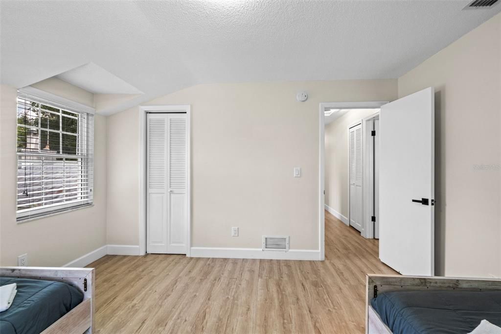 待售: $1,499,999 (4 贝兹, 3 浴室, 2530 平方英尺)