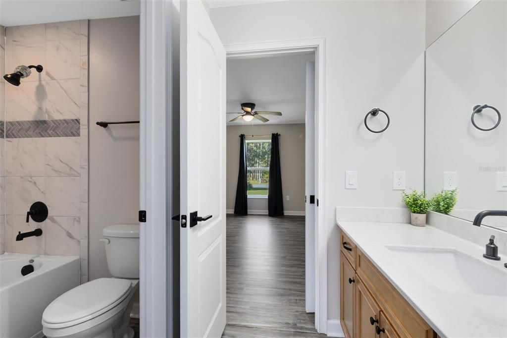 На продажу: $569,900 (3 спален, 2 ванн, 1918 Квадратных фут)