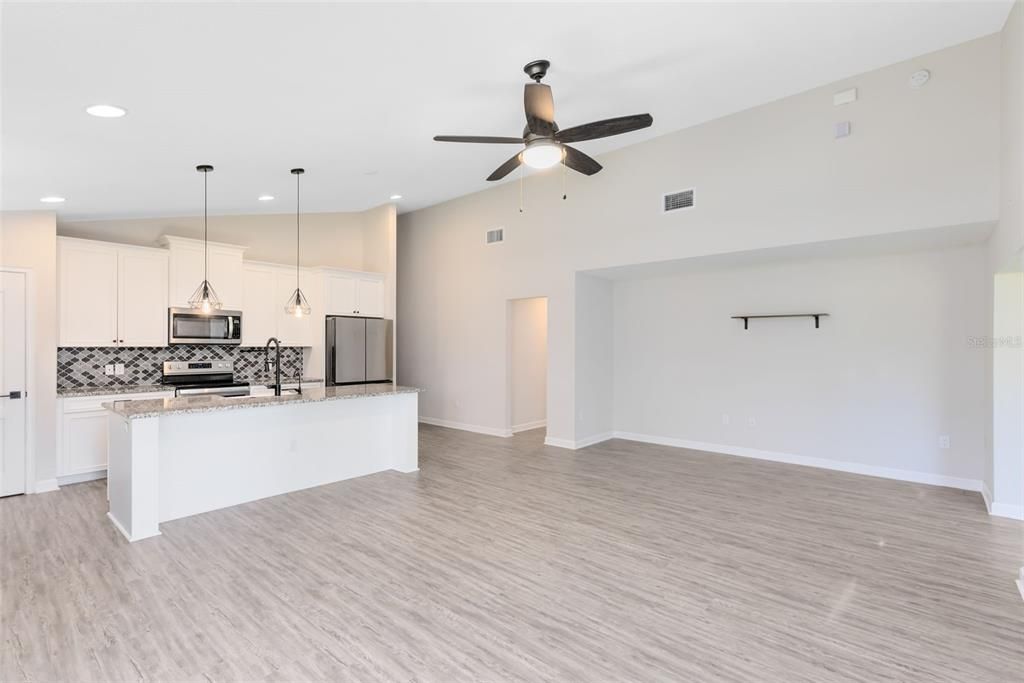 На продажу: $569,900 (3 спален, 2 ванн, 1918 Квадратных фут)