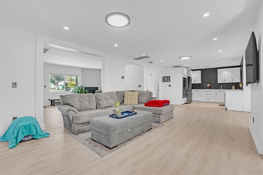 待售: $650,000 (3 贝兹, 2 浴室, 2312 平方英尺)