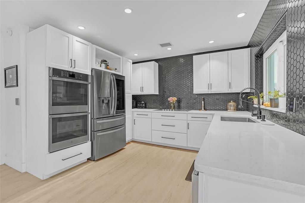 待售: $650,000 (3 贝兹, 2 浴室, 2312 平方英尺)