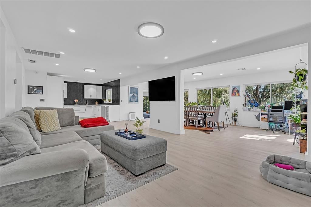 待售: $650,000 (3 贝兹, 2 浴室, 2312 平方英尺)