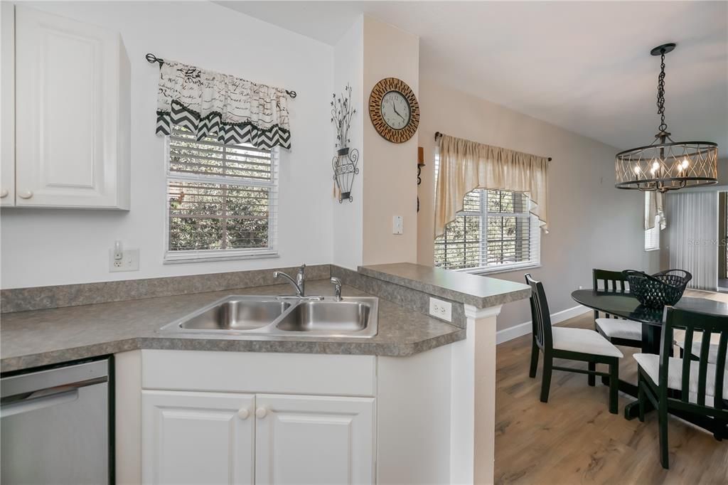 For Sale: $174,900 (3 beds, 2 baths, 1293 Square Feet)