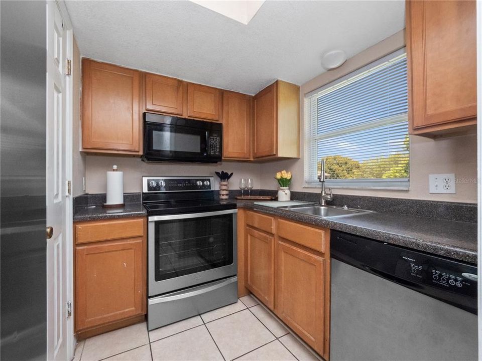 Activo con contrato: $190,000 (2 camas, 2 baños, 876 Pies cuadrados)