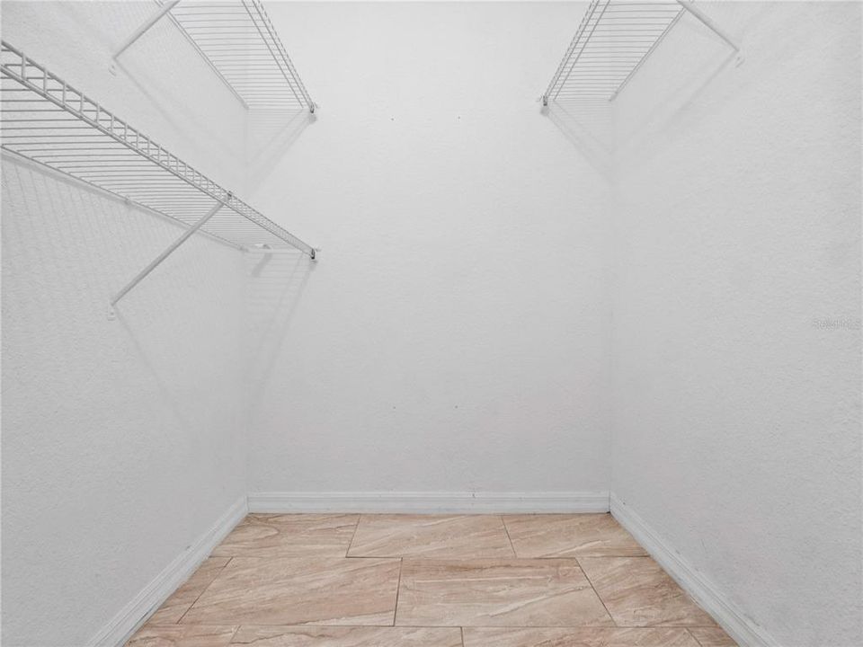 Activo con contrato: $190,000 (2 camas, 2 baños, 876 Pies cuadrados)