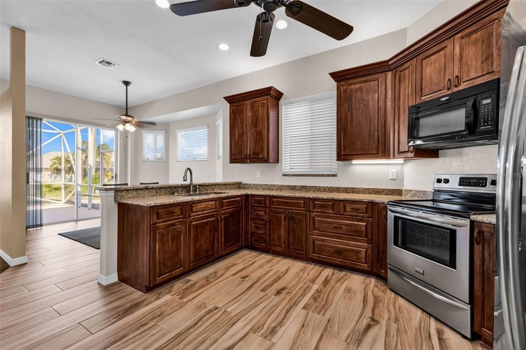 На продажу: $449,900 (3 спален, 2 ванн, 2223 Квадратных фут)