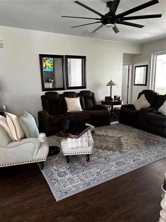 En Venta: $369,000 (3 camas, 2 baños, 1693 Pies cuadrados)