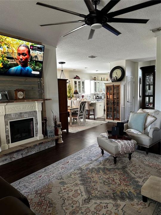 En Venta: $369,000 (3 camas, 2 baños, 1693 Pies cuadrados)