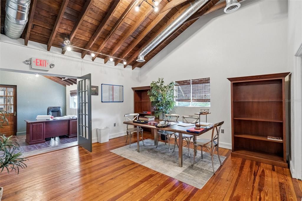 待售: $549,900 (0 贝兹, 0 浴室, 1969 平方英尺)