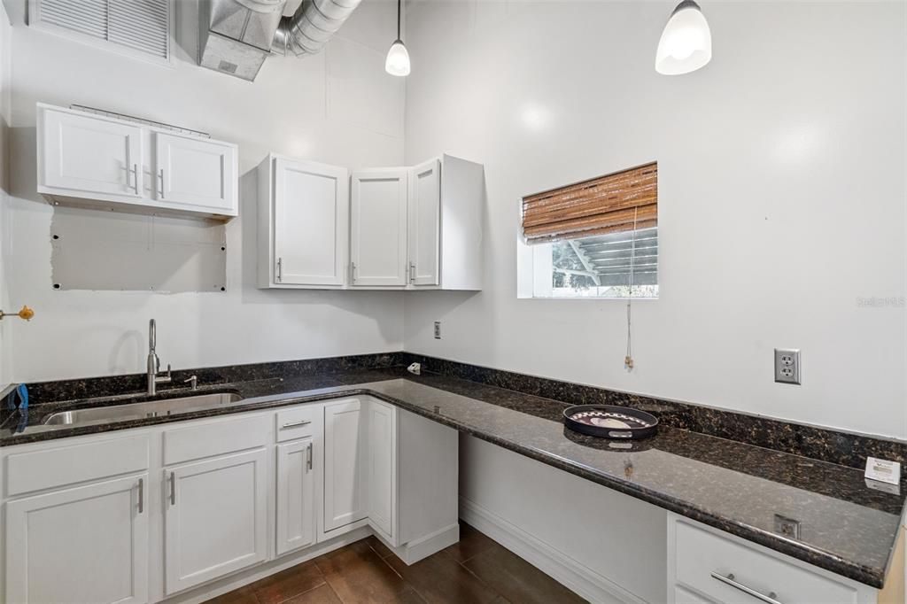 待售: $549,900 (0 贝兹, 0 浴室, 1969 平方英尺)